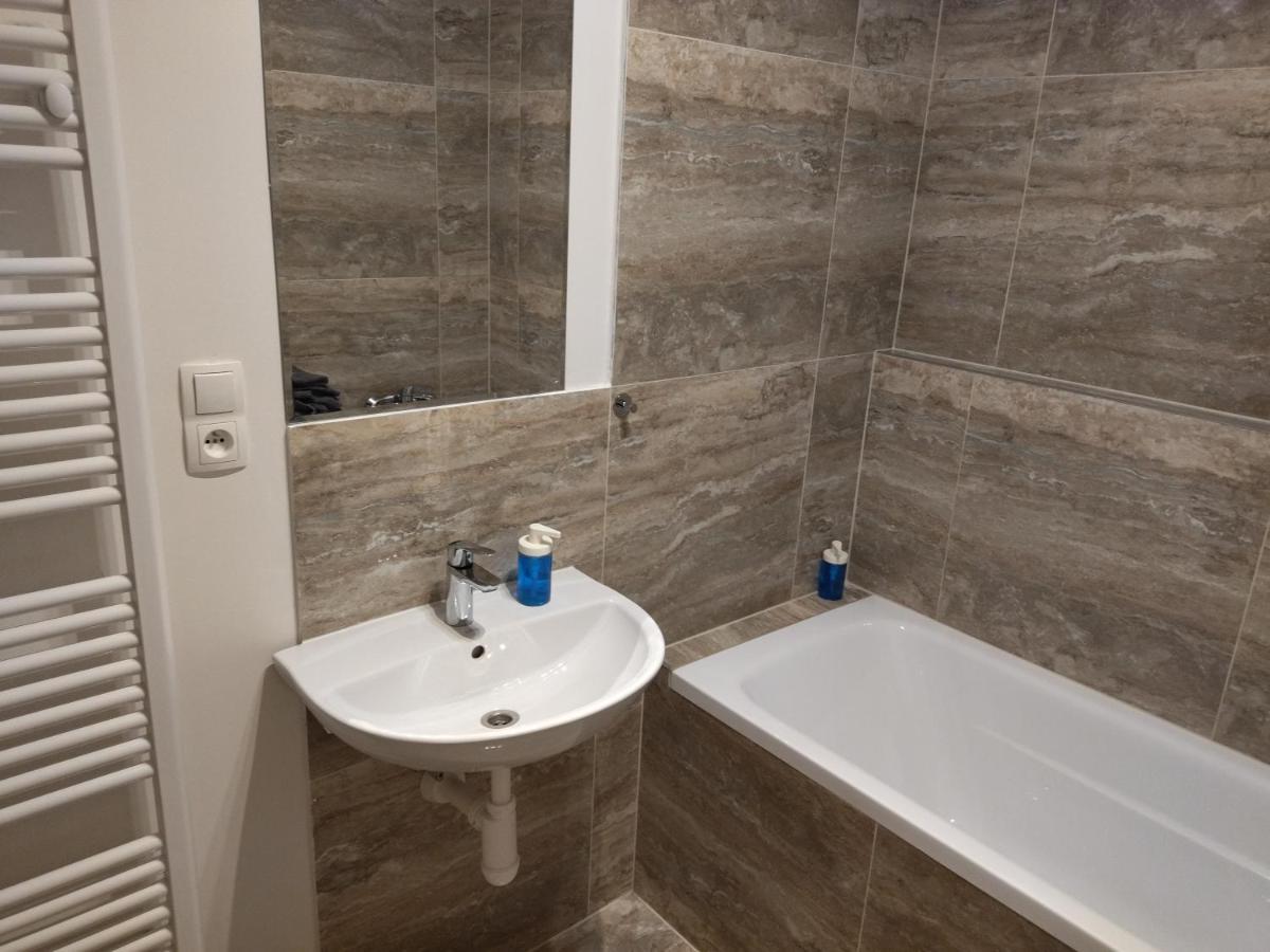 Brand New One Bedroom Apartment #54 In Brand New Building With Free Parking Praga Exterior foto